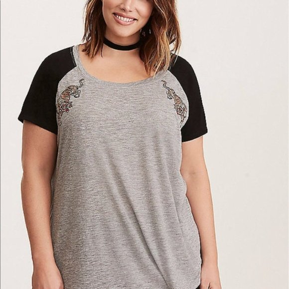 💜Torrid Embroidered Tiger Raglan Tee - Picture 3 of 4